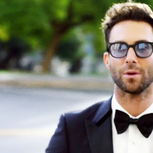 Maroon 5 - Sugar (Official Music Video)