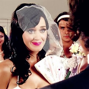 Katy Perry - Hot N Cold (Official Music Video)