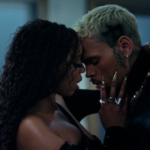 Chlöe, Chris Brown - How Does It Feel (Official Video)